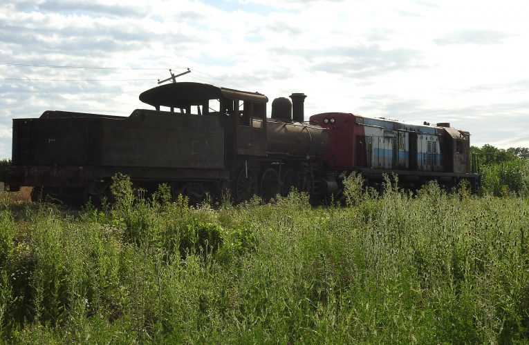 Se realiza el traslado de histórica locomotora al acceso oeste a Basavilbaso