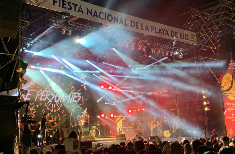 Ke Personajes hizo bailar a una multitud en la Fiesta Nacional de la Playa de Río