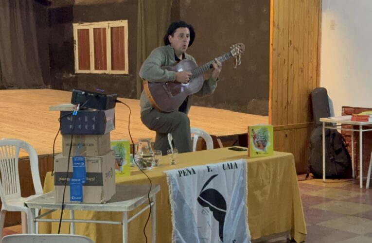 Entre lecturas, canto y baile se presentó en Peña Calá “La canción del mundo entrerriano” de Guille Lugrin