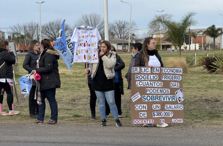 Docentes basavilbasenses realizaron una nueva marcha y volanteada