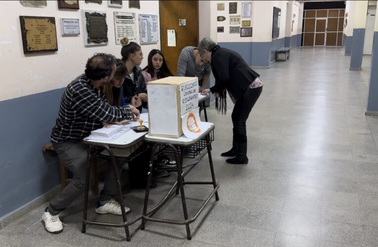 Se realizaron por primera vez en una escuela de jóvenes y adultos de la ciudad elecciones para el Centro de Estudiantes