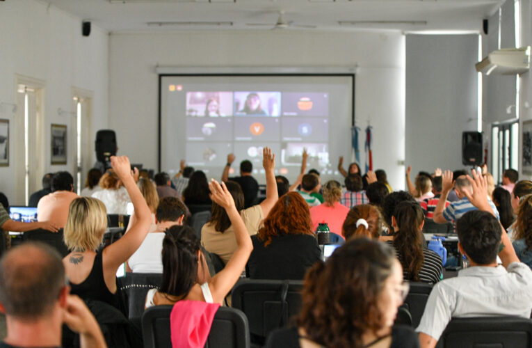 Ciclo de formación docente para la inclusión de la IA en las aulas entrerrianas