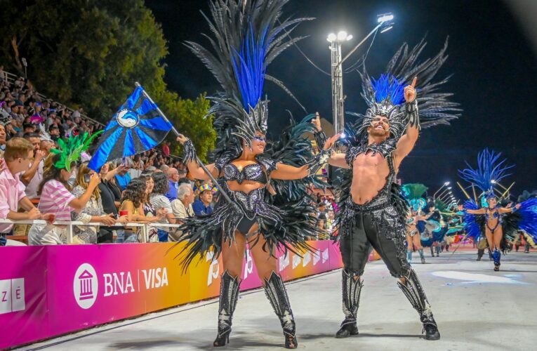 El Corsódromo palpita la tercera noche del Carnaval del País